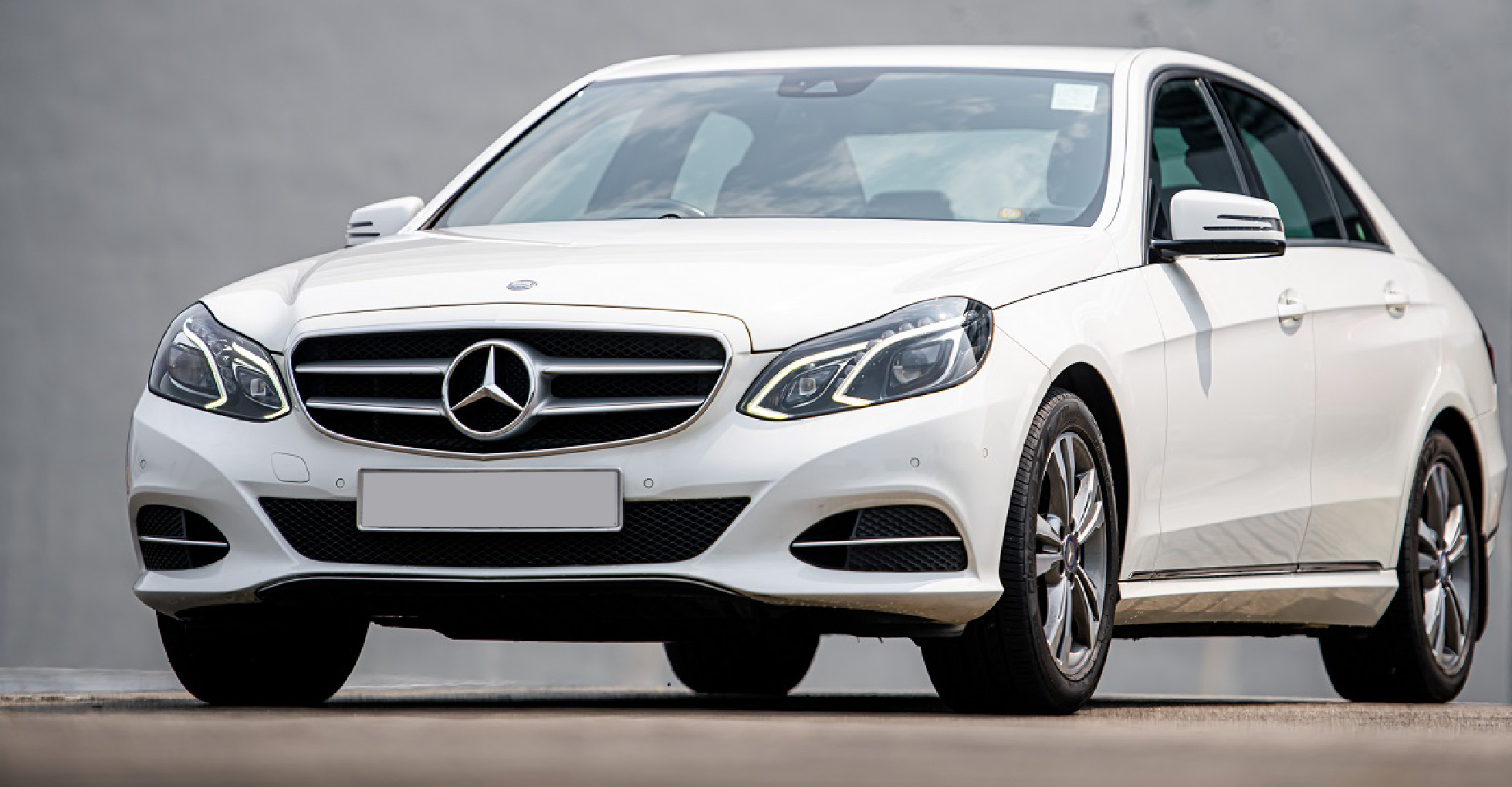 Introducing the fairy-tale white float Benz E200